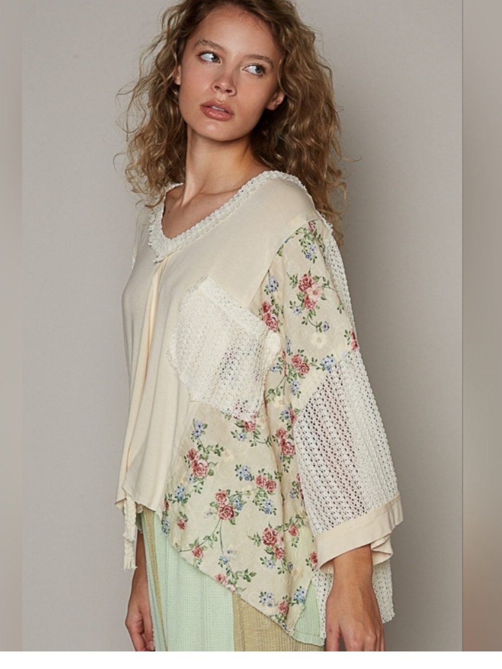 $70 NWOT POL Quiet Warmth Floral V-Neck Crochet Patch Top in meadow cream S